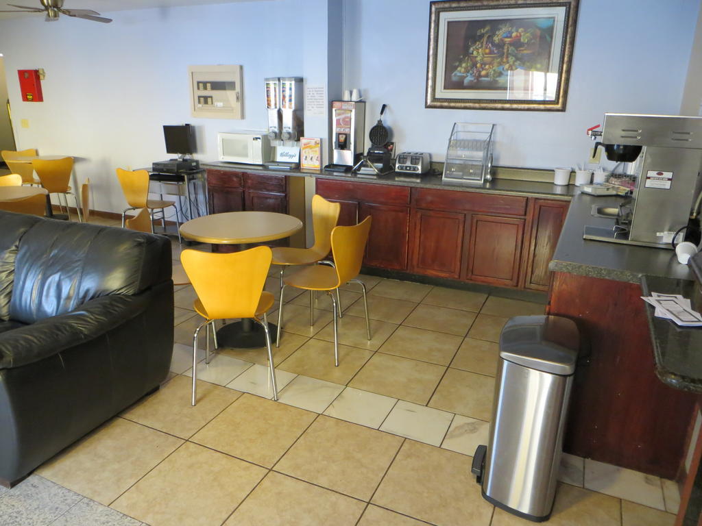 Knights Inn Memphis At Macon Cove Bagian luar foto