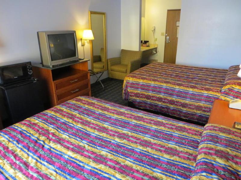 Knights Inn Memphis At Macon Cove Bagian luar foto