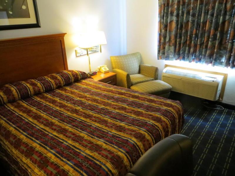 Knights Inn Memphis At Macon Cove Bagian luar foto