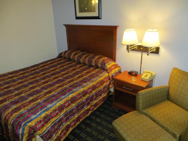 Knights Inn Memphis At Macon Cove Bagian luar foto